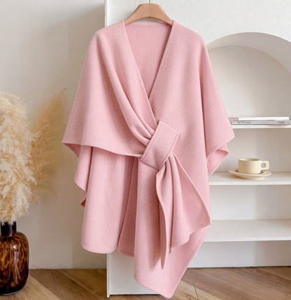 CozyCape Schal-Poncho in Rosa mit eleganter Steckschlaufe, Vorderansicht